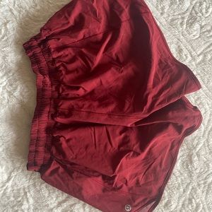 Lululemon Hotty hot shorts 2.5 inches size 8